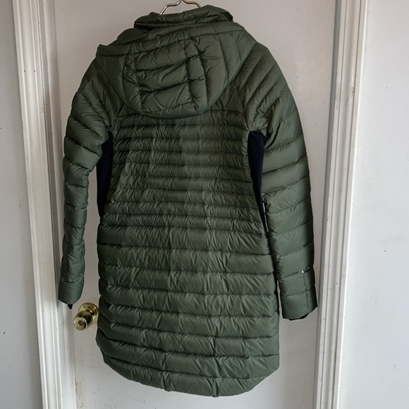 LLBEAN Women's Ultralight 850 Down
Hooded size S EUC - Picture 2 of 5